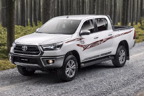 TOYOTA  | HILUX  | 4-OVINEN AVOLAVA  | 2016- LÄM. ANT. tuulilasi
